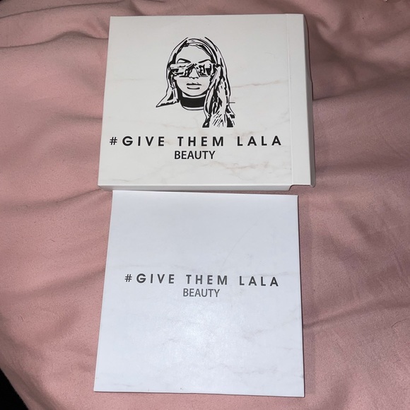 NWOT “GIVE THEM LALA” Palette - Picture 4 of 8